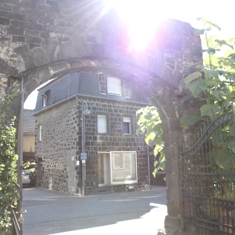 Burgtor Nickenich R&uuml;ckansicht, &copy; VG Pellenz/Manea