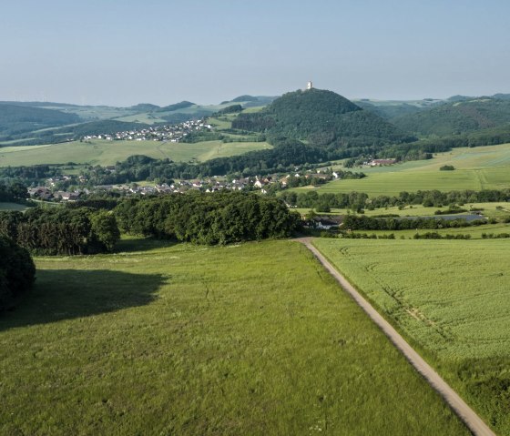 Uitzicht op kasteel Olbrück en het Eifellandschap, © Eifel Tourismus GmbH, D. Ketz