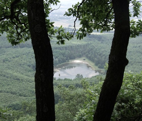 Krufter Waldsee von der Teufelskanzel, &copy; VG Pellenz/Manea